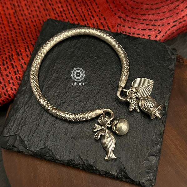 Up your wrist game with the A.M P.M Silver bracelet! 
The charm bracelet, complete with a beautiful weave pattern inspired by Thai craftsmanship. Perfect for adding a playful touch to any outfit. 
The price is for one piece only. 

