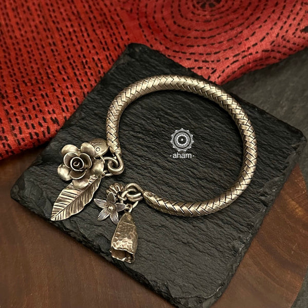 Up your wrist game with the A.M P.M Silver bracelet! 
The charm bracelet, complete with a beautiful weave pattern inspired by Thai craftsmanship. Perfect for adding a playful touch to any outfit. 
The price is for one piece only. 

