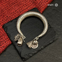 Up your wrist game with the A.M P.M Silver bracelet!The charm bracelet, complete with a beautiful weave pattern inspired by Thai craftsmanship. Perfect for adding a playful touch to any outfit.