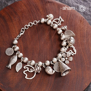 Up your wrist game with the A.M P.M Silver bracelet!
15 beautiful distinct charms all crafted in 92.5 silver come together to make this piece . Whether worn at day or night, this bracelet is Perfect for adding a playful touch to any outfit.

The price is for one piece only.