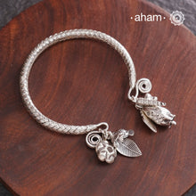 Up your wrist game with the A.M P.M Silver bracelet!The charm bracelet, complete with a beautiful weave pattern inspired by Thai craftsmanship. Perfect for adding a playful touch to any outfit.