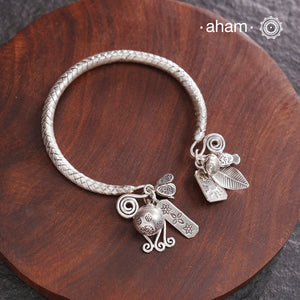 Up your wrist game with the A.M P.M Silver bracelet!The charm bracelet, complete with a beautiful weave pattern inspired by Thai craftsmanship. Perfect for adding a playful touch to any outfit.&nbsp;

The price is for one piece only.