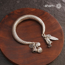 Up your wrist game with the A.M P.M Silver bracelet!The charm bracelet, complete with a beautiful weave pattern inspired by Thai craftsmanship. Perfect for adding a playful touch to any outfit.

The price is for one piece only.