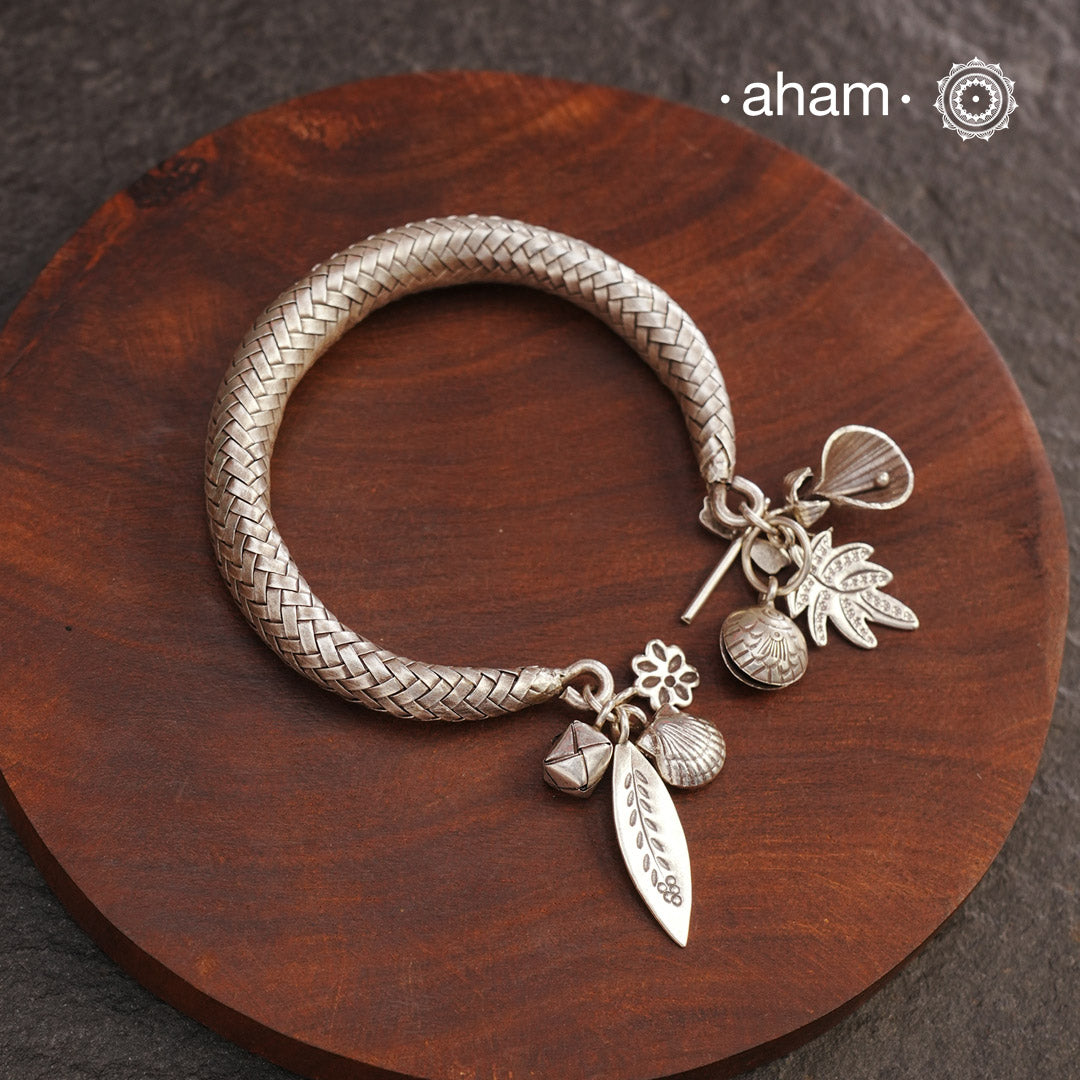 Up your wrist game with the A.M P.M Silver bracelet!The charm bracelet, complete with a beautiful weave pattern inspired by Thai craftsmanship. Perfect for adding a playful touch to any outfit.

The price is for one piece only.