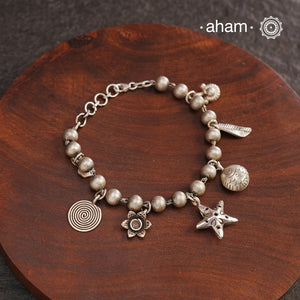 Up your wrist game with the A.M P.M Silver bracelet!
7 beautiful distinct charms all crafted in 92.5 silver come together to make this piece . Whether worn at day or night, this bracelet is Perfect for adding a playful touch to any outfit.

The price is for one piece only.