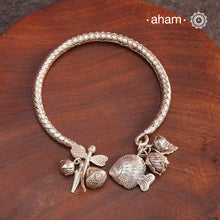 Up your wrist game with the A.M P.M Silver bracelet! The charm bracelet, complete with a beautiful weave pattern inspired by Thai craftsmanship. Perfect for adding a playful touch to any outfit. These are crafted in the finest 92.5 silver
The price is for one piece only.