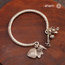 Up your wrist game with the A.M P.M Silver bracelet! The charm bracelet, complete with a beautiful weave pattern inspired by Thai craftsmanship. Perfect for adding a playful touch to any outfit. These are crafted in the finest 92.5 silver
The price is for one piece only.