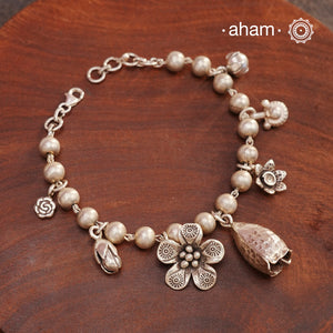 Up your wrist game with the A.M P.M Silver bracelet!
7 beautiful distinct charms all crafted in 92.5 silver come together to make this piece . Whether worn at day or night, this bracelet is Perfect for adding a playful touch to any outfit.