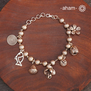 Up your wrist game with the A.M P.M Silver bracelet!
7 beautiful distinct charms all crafted in 92.5 silver come together to make this piece . Whether worn at day or night, this bracelet is Perfect for adding a playful touch to any outfit.