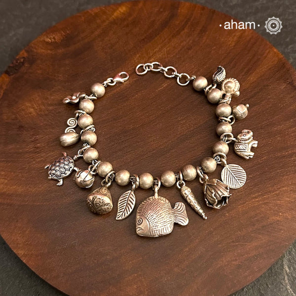 Up your wrist game with the A.M P.M Silver bracelet!
15 beautiful distinct charms all crafted in 92.5 silver come together to make this piece .
Whether worn at day or night, this bracelet is Perfect for adding a playful touch to any outfit.
The price is for one piece only.