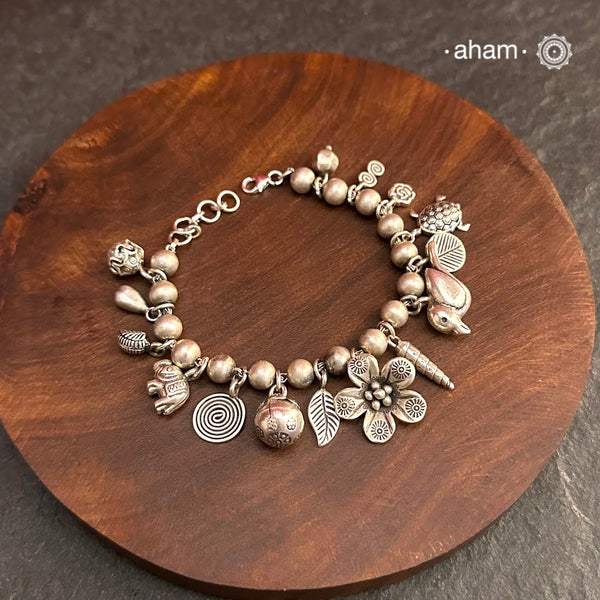 Up your wrist game with the A.M P.M Silver bracelet! 15 beautiful distinct charms all crafted in 92.5 silver come together to make this piece .
Whether worn at day or night, this bracelet is Perfect for adding a playful touch to any outfit. 
The price is for one piece only. 