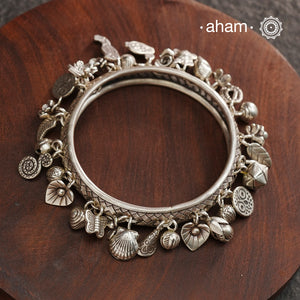 A beautiful A.M P.M Charm silver bangle Crafted in 92.5 silver with lots and lots of charms.
The price is for one piece only.
