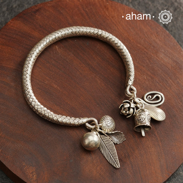 Up your wrist game with the A.M P.M Silver bracelet! The charm bracelet, complete with a beautiful weave pattern inspired by Thai craftsmanship. Perfect for adding a playful touch to any outfit. These are crafted in the finest 92.5 silver