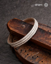 Statement Adjustable 92.5 sterling silver handcuff with intricate weave pattern.
Sometimes all you need is one piece of accessory to make you feel powerful, and this is just that. The price is for one piece only.