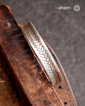 Statement Adjustable 92.5 sterling silver handcuff with intricate weave pattern. Sometimes all you need is one piece of accessory to make you feel powerful, and this is just that.
The price is for one piece only.