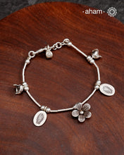 Up your wrist game with the A.M P.M Silver bracelet!
beautiful distinct charms all crafted in 92.5 silver come together to make this piece .
Whether worn at day or night, this bracelet is Perfect for adding a playful touch to any outfit.
The price is for one piece only.
