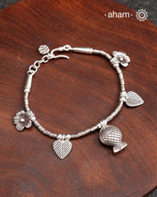 Up your wrist game with the A.M P.M Silver bracelet!
beautiful distinct charms all crafted in 92.5 silver come together to make this piece .
Whether worn at day or night, this bracelet is Perfect for adding a playful touch to any outfit.
The price is for one piece only.