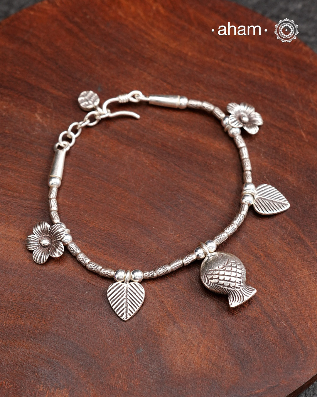 Up your wrist game with the A.M P.M Silver bracelet!
beautiful distinct charms all crafted in 92.5 silver come together to make this piece .
Whether worn at day or night, this bracelet is Perfect for adding a playful touch to any outfit.
The price is for one piece only.