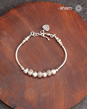 Up your wrist game with the A.M P.M Silver bracelet!
beautiful distinct charms all crafted in 92.5 silver come together to make this piece .
Whether worn at day or night, this bracelet is Perfect for adding a playful touch to any outfit.
The price is for one piece only.