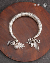 Up your wrist game with the A.M P.M Silver bracelet! The charm bracelet, complete with a beautiful weave pattern inspired by Thai craftsmanship. Perfect for adding a playful touch to any outfit. These are crafted in the finest 92.5 silver
The price is for one piece only.