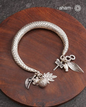 Up your wrist game with the A.M P.M Silver bracelet! The charm bracelet, complete with a beautiful weave pattern inspired by Thai craftsmanship. Perfect for adding a playful touch to any outfit. These are crafted in the finest 92.5 silver
The price is for one piece only.