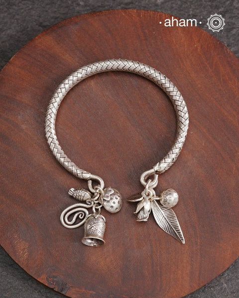 Up your wrist game with the A.M P.M Silver bracelet! The charm bracelet, complete with a beautiful weave pattern inspired by Thai craftsmanship. Perfect for adding a playful touch to any outfit. These are crafted in the finest 92.5 silver 
The price is for one piece only.