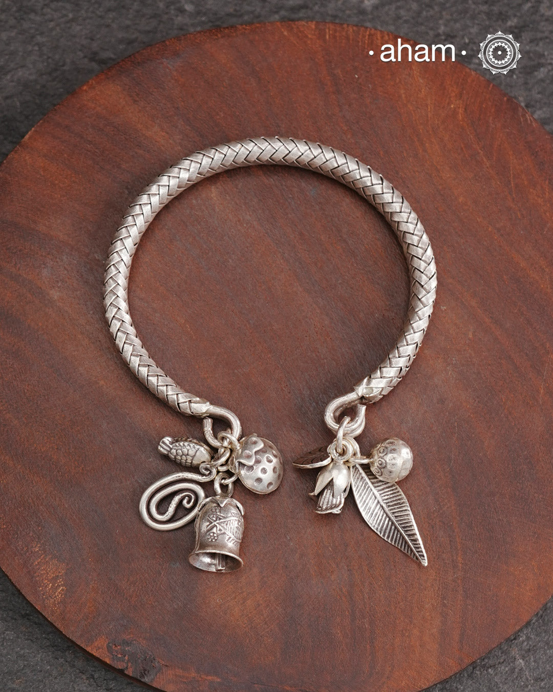 Up your wrist game with the A.M P.M Silver bracelet! The charm bracelet, complete with a beautiful weave pattern inspired by Thai craftsmanship. Perfect for adding a playful touch to any outfit. These are crafted in the finest 92.5 silver 
The price is for one piece only.