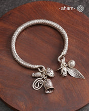 Up your wrist game with the A.M P.M Silver bracelet! The charm bracelet, complete with a beautiful weave pattern inspired by Thai craftsmanship. Perfect for adding a playful touch to any outfit. These are crafted in the finest 92.5 silver 
The price is for one piece only.