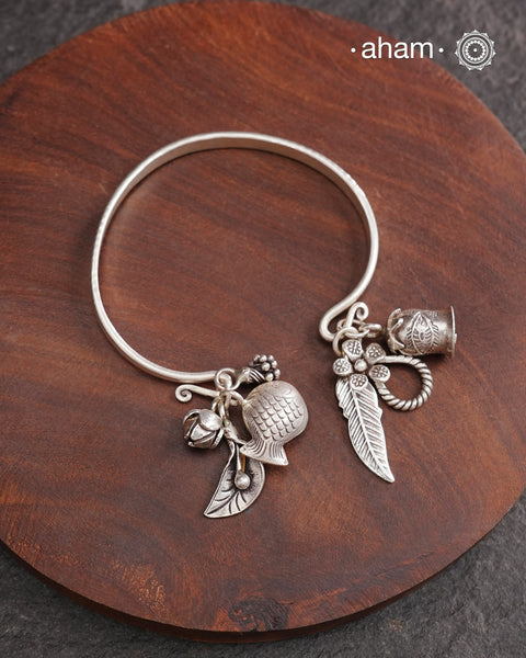 Up your wrist game with the A.M P.M Silver bracelet! The charm bracelet is crafted by Thai craftsman, Perfect for adding a playful touch to any outfit. These are crafted in the finest 92.5 silver. The price is for one piece only.