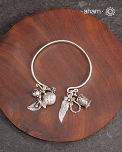 Up your wrist game with the A.M P.M Silver bracelet! The charm bracelet is crafted by Thai craftsman, Perfect for adding a playful touch to any outfit. These are crafted in the finest 92.5 silver. The price is for one piece only.