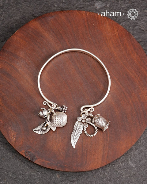 Up your wrist game with the A.M P.M Silver bracelet! The charm bracelet is crafted by Thai craftsman, Perfect for adding a playful touch to any outfit. These are crafted in the finest 92.5 silver. The price is for one piece only.