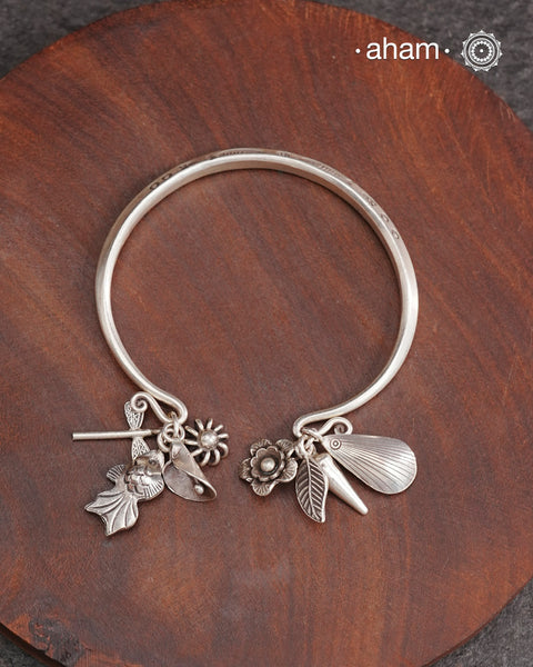 Up your wrist game with the A.M P.M Silver bracelet! The charm bracelet is crafted by Thai craftsman, Perfect for adding a playful touch to any outfit. These are crafted in the finest 92.5 silver.The price is for one piece only.