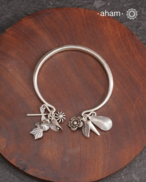 Up your wrist game with the A.M P.M Silver bracelet! The charm bracelet is crafted by Thai craftsman, Perfect for adding a playful touch to any outfit. These are crafted in the finest 92.5 silver. The price is for one piece only.
