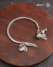 Up your wrist game with the A.M P.M Silver bracelet! The charm bracelet is crafted by Thai craftsman, Perfect for adding a playful touch to any outfit. These are crafted in the finest 92.5 silver. The price is for one piece only.