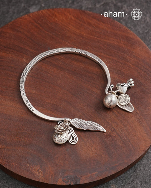 Up your wrist game with the A.M P.M Silver bracelet! The charm bracelet is crafted by Thai craftsman, Perfect for adding a playful touch to any outfit. These are crafted in the finest 92.5 silver. The price is for one piece only.