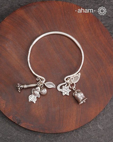 Up your wrist game with the A.M P.M Silver bracelet! The charm bracelet is crafted by Thai craftsman, Perfect for adding a playful touch to any outfit. These are crafted in the finest 92.5 silver. The price is for one piece only.
