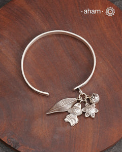 Up your wrist game with the A.M P.M Silver bracelet! The charm bracelet is crafted by Thai craftsman, Perfect for adding a playful touch to any outfit. These are crafted in the finest 92.5 silver.The price is for one piece only.