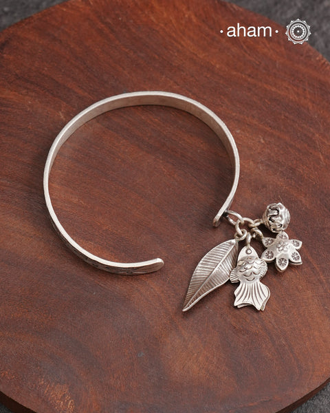 Up your wrist game with the A.M P.M Silver bracelet! The charm bracelet is crafted by Thai craftsman, Perfect for adding a playful touch to any outfit. These are crafted in the finest 92.5 silver.The price is for one piece only.