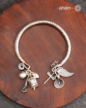 Up your wrist game with the A.M P.M Silver bracelet! The charm bracelet is crafted by Thai craftsman, Perfect for adding a playful touch to any outfit. These are crafted in the finest 92.5 silver.
The price is for one piece only.