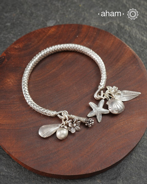 Up your wrist game with the A.M P.M Silver bracelet! The charm bracelet, complete with a beautiful weave pattern inspired by Thai craftsmanship. Perfect for adding a playful touch to any outfit. These are crafted in the finest 92.5 silver  The price is for one piece only. 