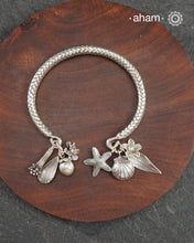 Up your wrist game with the A.M P.M Silver bracelet! The charm bracelet, complete with a beautiful weave pattern inspired by Thai craftsmanship. Perfect for adding a playful touch to any outfit. These are crafted in the finest 92.5 silver  The price is for one piece only. 