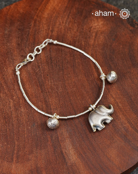 Up your wrist game with the A.M P.M Silver bracelet!
Beautiful distinct charms all crafted in 92.5 silver come together to make this piece. The little bells make a soothing rhythmic sound when they move. Whether worn at day or night, this bracelet is Perfect for adding a playful touch to any outfit.
