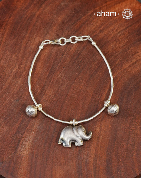 Up your wrist game with the A.M P.M Silver bracelet!
Beautiful distinct charms all crafted in 92.5 silver come together to make this piece. The little bells make a soothing rhythmic sound when they move. Whether worn at day or night, this bracelet is Perfect for adding a playful touch to any outfit.