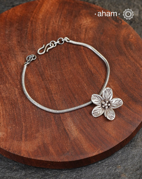 Add a playful touch to your look with this beautiful Flower cham bracelet crafted in 92.5 silver. Even Looks great when stacked with other bracelets or worn with a watch.