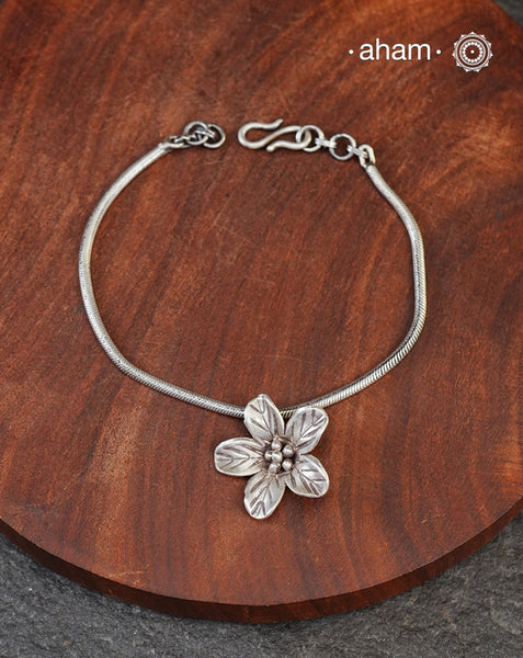 Add a playful touch to your look with this beautiful Flower cham bracelet crafted in 92.5 silver. Even Looks great when stacked with other bracelets or worn with a watch.