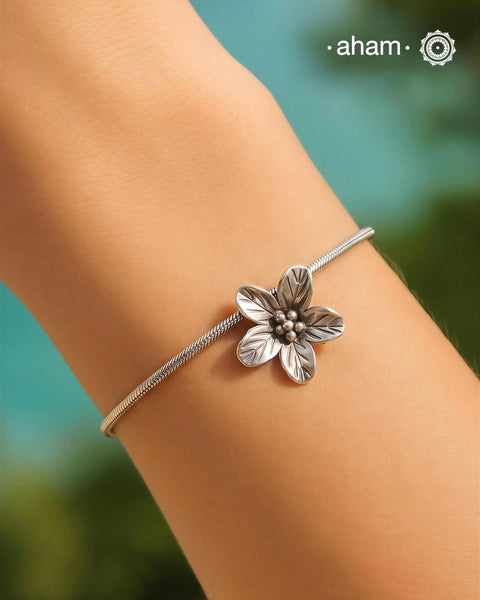 Add a playful touch to your look with this beautiful Flower charm bracelet crafted in 92.5 silver. Even Looks great when stacked with other bracelets or worn with a watch.