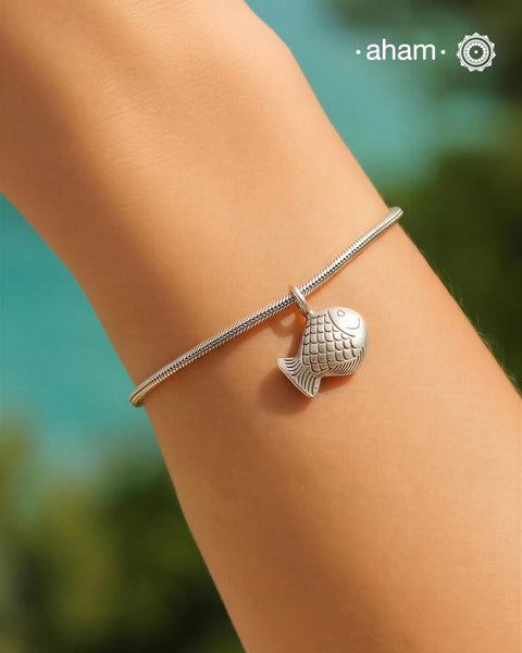 Add a playful touch to your look with this beautiful fish charm bracelet crafted in 92.5 silver. The Fish makes a smooth rhythmic sound when it moves.&nbsp;
Even Looks great when stacked with other bracelets or worn with a watch.