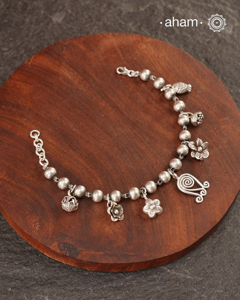Up your wrist game with the A.M P.M Silver bracelet!
7 beautiful distinct charms all crafted in 92.5 silver come together to make this piece . Whether worn at day or night, this bracelet is Perfect for adding a playful touch to any outfit.

The price is for one piece only.