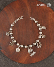 Up your wrist game with the A.M P.M Silver bracelet!
7 beautiful distinct charms all crafted in 92.5 silver come together to make this piece . Whether worn at day or night, this bracelet is Perfect for adding a playful touch to any outfit.

The price is for one piece only.