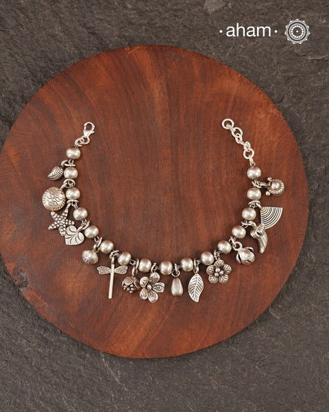 Up your wrist game with the A.M P.M Silver bracelet!
15 beautiful distinct charms all crafted in 92.5 silver come together to make this piece . Whether worn at day or night, this bracelet is Perfect for adding a playful touch to any outfit.&nbsp;

The price is for one piece only.&nbsp;